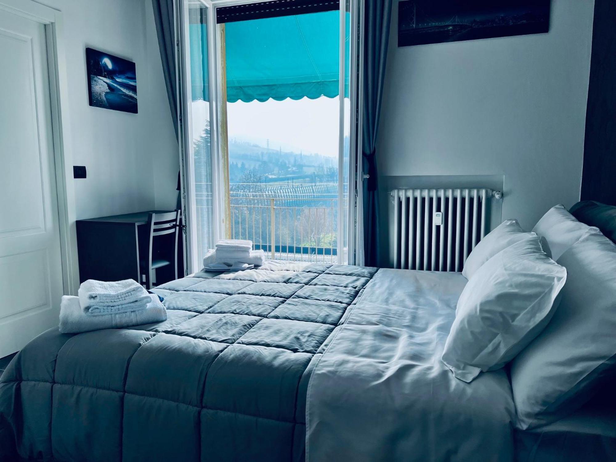 Bed and Breakfast Seven Nights Болонья Экстерьер фото